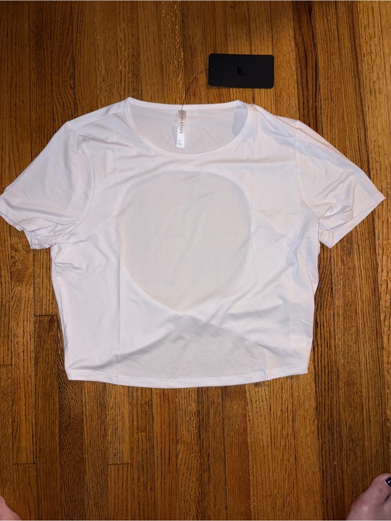 Fabletics Tops - Fabletics White Crewneck Short Sleeve Crop Top
